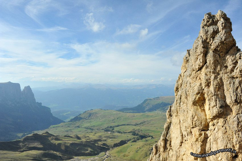 149 Alpe di Siusi - a sinistra la Punta Sentner.JPG